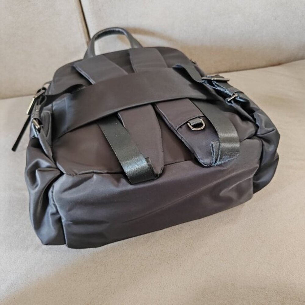 Tumi Backpack Preowned slightly used - Picture 5 of 10